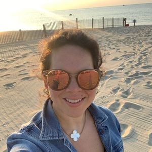 Meet your Posher, Lauren